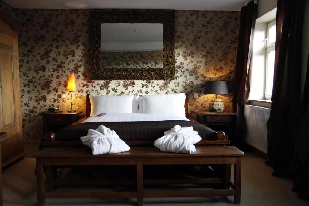 Zur Ewigen Lampe Romantisches Landhotel & Restaurant Nideggen Bilik gambar