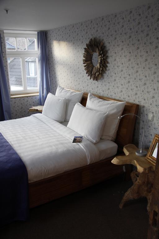 Zur Ewigen Lampe Romantisches Landhotel & Restaurant Nideggen Bilik gambar